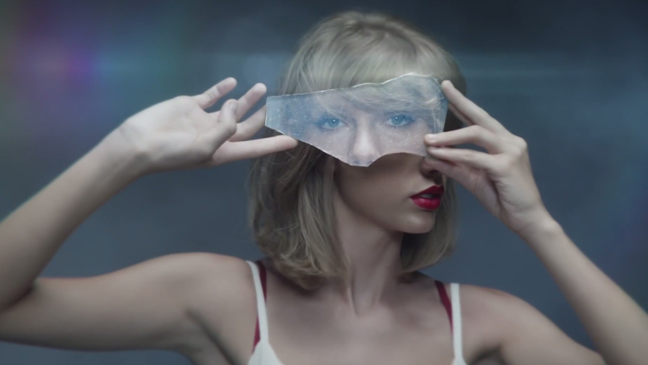 Taylor Swift Shows Some “Style!” [VIDEO] – Celebrific