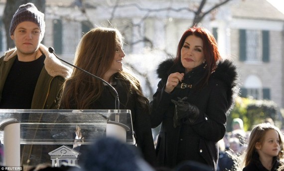 Priscilla Presley and daughter Lisa Marie on Elvis 80th birthday